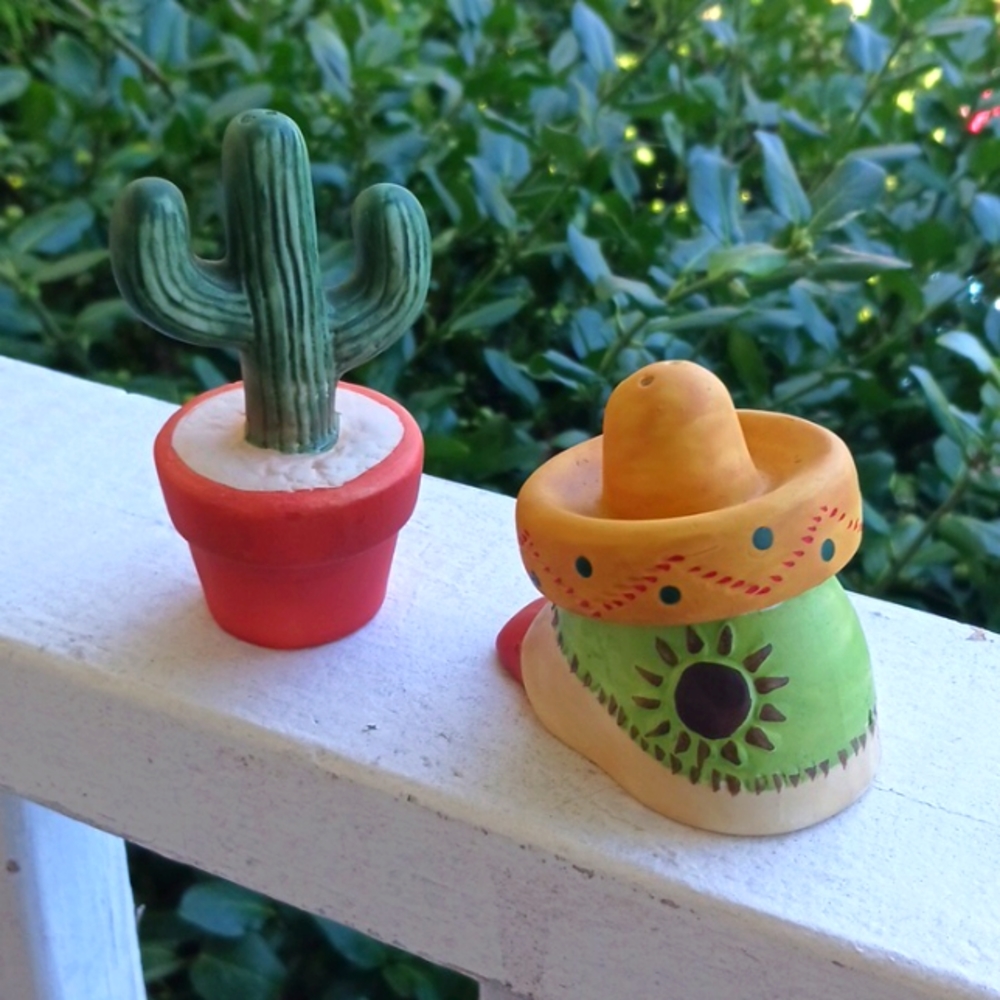 VINTAGE Southwestern Salt & Pepper Shaker Set Cactus Sombrero